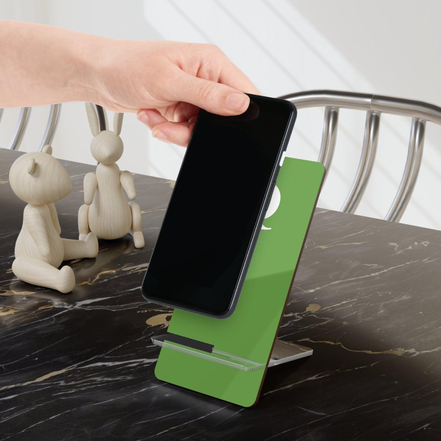 IQ Fashion | Mobile Display Stand for Smartphones